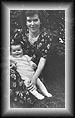 Mutti Elfriede mit Baby Moni am 02.07.1963 in Halle.